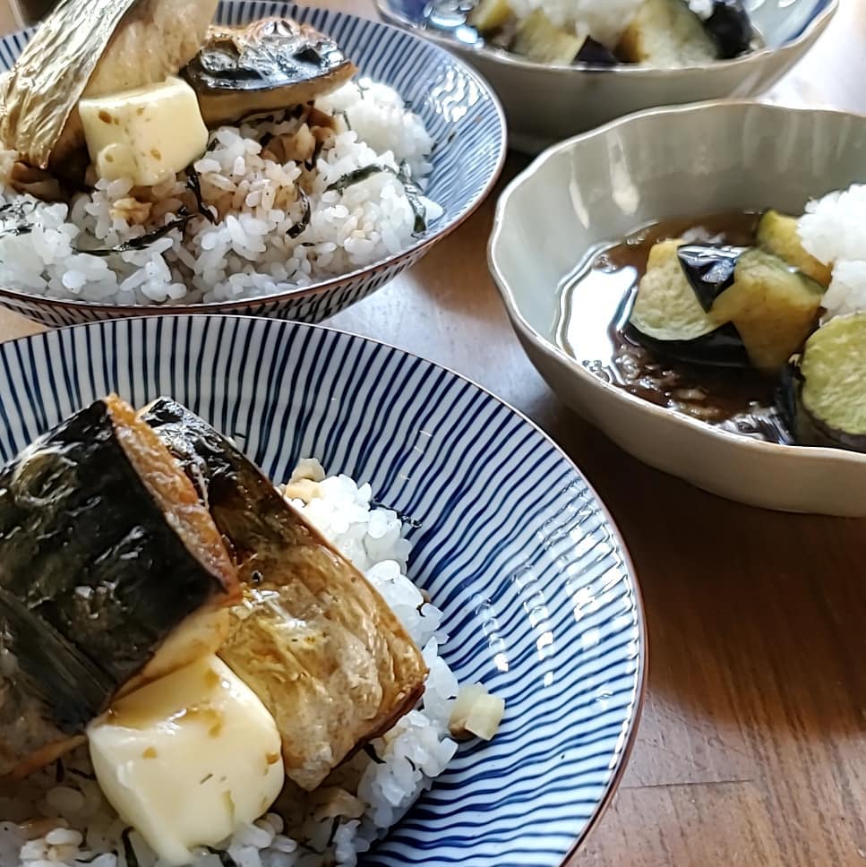 そういえば、いつも5月になると咳が出たり鼻水が止まらなくなるのに(たぶん花粉症)、今年は6月になっても何の症状もありませんでした

なんやかんや鬱陶しいけどマスクって凄いなぁと

今日のまかないは「サバ塩バターごはん」と「茄子の揚げ出し」

冷凍してあった食材とか日々の端材をつかってまかないをつくってきましたが、いよいよ営業で使うもの以外の材料がなくなってきました

困ったなー　明日からどうしよ

#浦和　 #浦和ランチ　 #浦和東口　 #トンカツ　 #トンテキ　 #カツカレー　 #イベリコ豚　 #赤豚　 #香り豚　 #まかない　