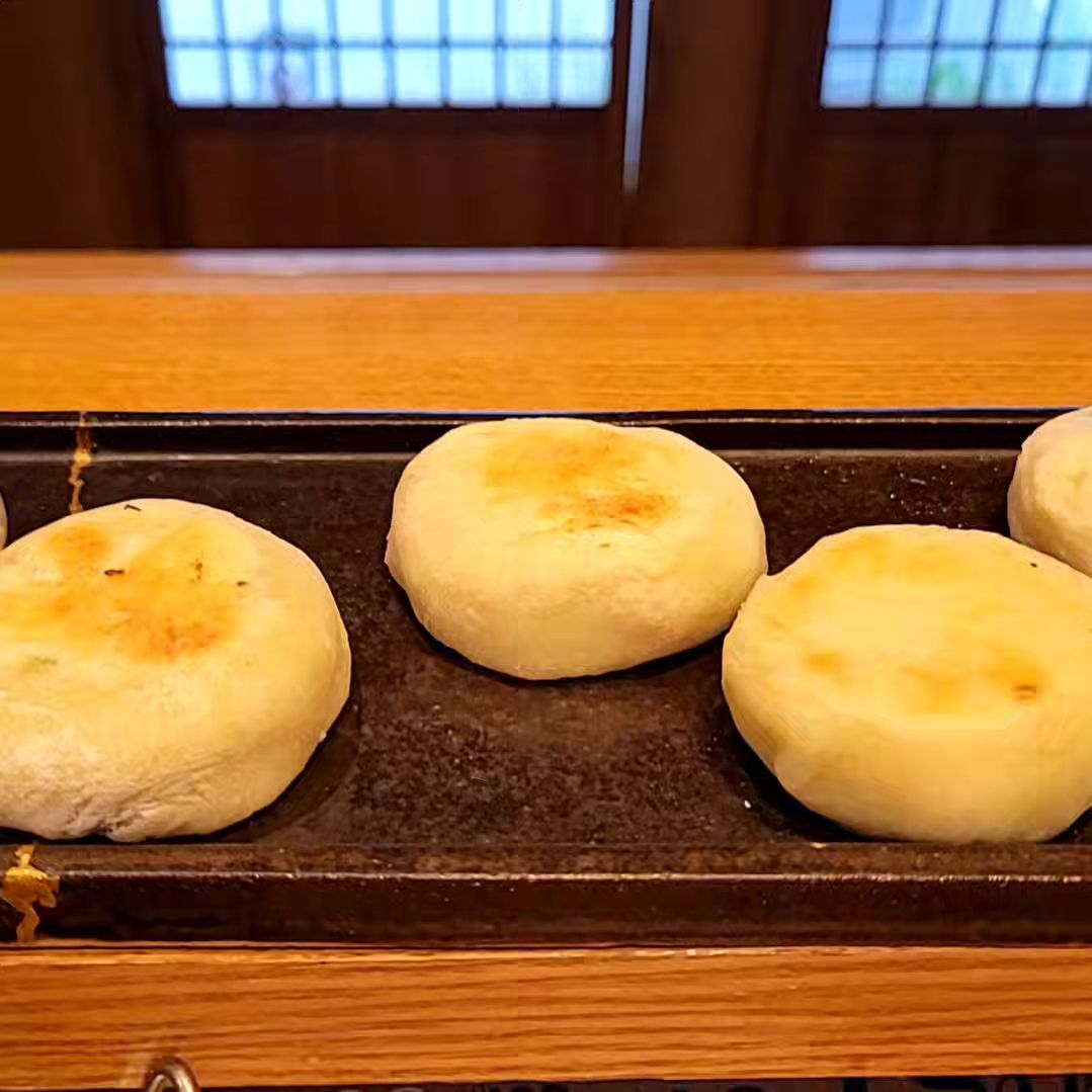 毎日おやきを食べ続けやっと完成しました

来月の料理
「枝豆と酒盗のおやき」

枝豆と酒盗の餡にはコリアンダーとクミンを練り込みました

#浦和ディナー　 #和食　 #コース料理　 #日本酒　 #ジビエ　　 #あがりふじ　 ※※※※※※※※※※※※※※※※
ご予約はこちらからどうぞ
https://edisone.jp/agarifuji/

料理とお酒　あがりふじ

浦和区東仲町15-16 1階

定休日　月曜

営業時間
12:00〜23:00　※最終入店21:00
(12:00～17:00は２日前までにご予約お願いします)