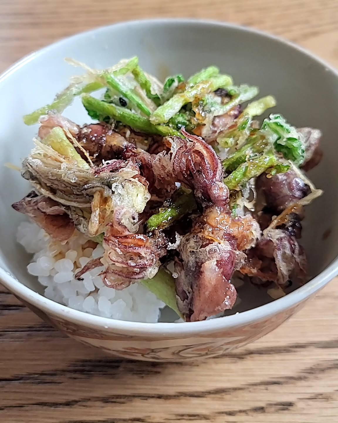 来月の〆
「かきあげ丼」

白魚とかホタルイカとかをかきあげようと思います
写真はホタルイカと芹です

#浦和ディナー　 #和食　 #コース料理　 #日本酒　 #ジビエ　　 #あがりふじ※※※※※※※※※※※※※※※※
ご予約はこちらからどうぞ
https://edisone.jp/agarifuji/

料理とお酒　あがりふじ

浦和区東仲町15-16 1階

定休日　月曜

営業時間
12:00〜23:00　※最終入店21:00
(12:00～17:00は２日前までにご予約お願いします)