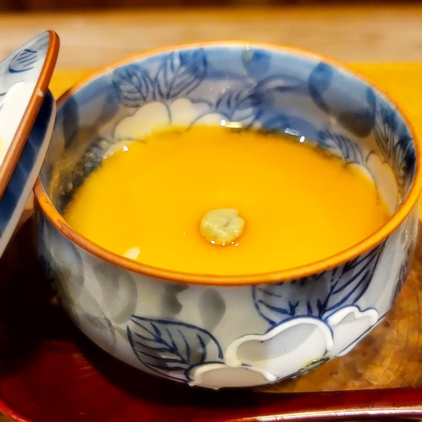 来月の一品目
「トウモロコシ香り寄せ　鼈甲餡」

すりながしをゼラチンで寄せて鼈甲餡をかけました
夏らしい前菜に仕上がったと思います

ご家族での食事やちょっとしたお祝いにもどうぞ













※※※※※※※※※※※※※※※※
ご予約はこちらからどうぞ
https://edisone.jp/agarifuji/

料理とお酒　あがりふじ

浦和区東仲町15-16 1階

定休日　月曜

営業時間
12:00〜23:00　※最終入店21:00
(12:00～17:00は２日前までにご予約お願いします)