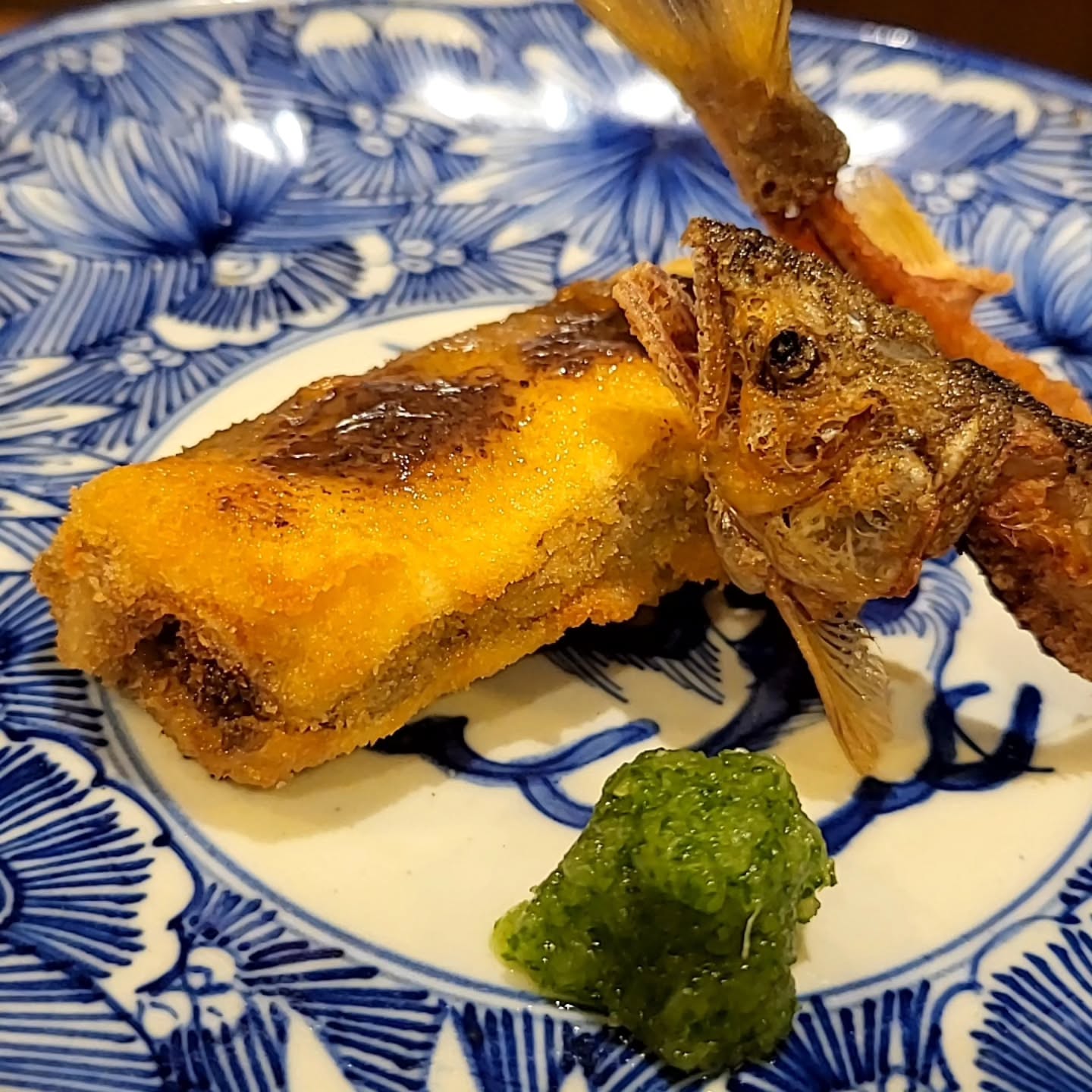 来月の料理
「鮎フライ」

昨年ご好評いただいた一品、今年もやります。
鮎の一夜干しで鮎のペーストをはさんで揚げます

めっちゃ鮎です

#浦和ディナー　 　 #コース料理　 #日本酒　 #ジビエ　 #あがりふじ　 
※※※※※※※※※※※※※※※※
ご予約はこちらからどうぞ
https://edisone.jp/agarifuji/

料理とお酒　あがりふじ

浦和区東仲町15-16 1階

定休日　月曜

営業時間
12:00〜23:00　※最終入店21:00
(12:00～17:00は２日前までにご予約お願いします)