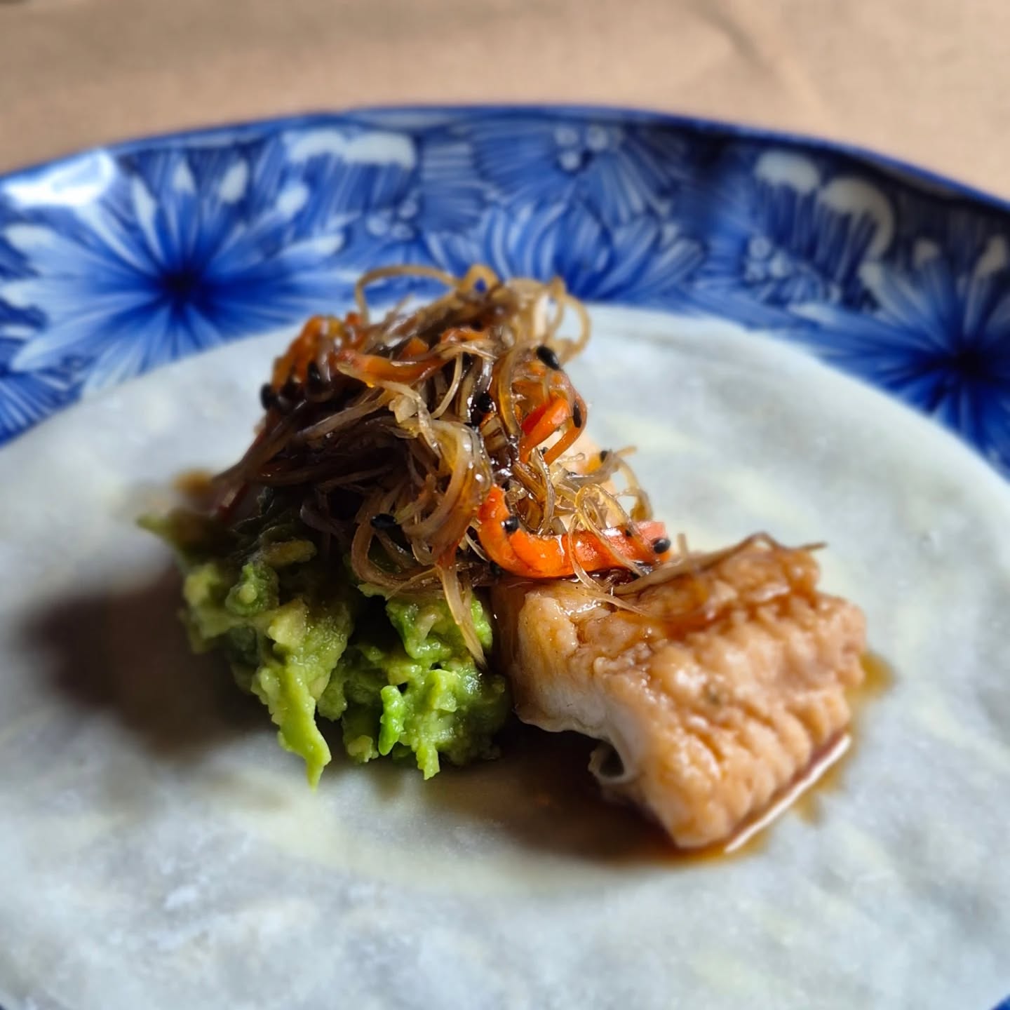 来月の試作
「煮穴子　アボカド　きんぴらごぼう　春餅」

自家製の春餅(北京ダックの皮みたいなもの)で巻いて食べます

※※※※※※※※※※※※※※※※
ご予約はこちらからどうぞ
https://edisone.jp/agarifuji/

料理とお酒　あがりふじ

浦和区東仲町15-16 1階
048-606-3154

定休日　月曜

営業時間
12:00〜23:00　※最終入店21:00
(12:00～17:00は２日前までにご予約お願いします)