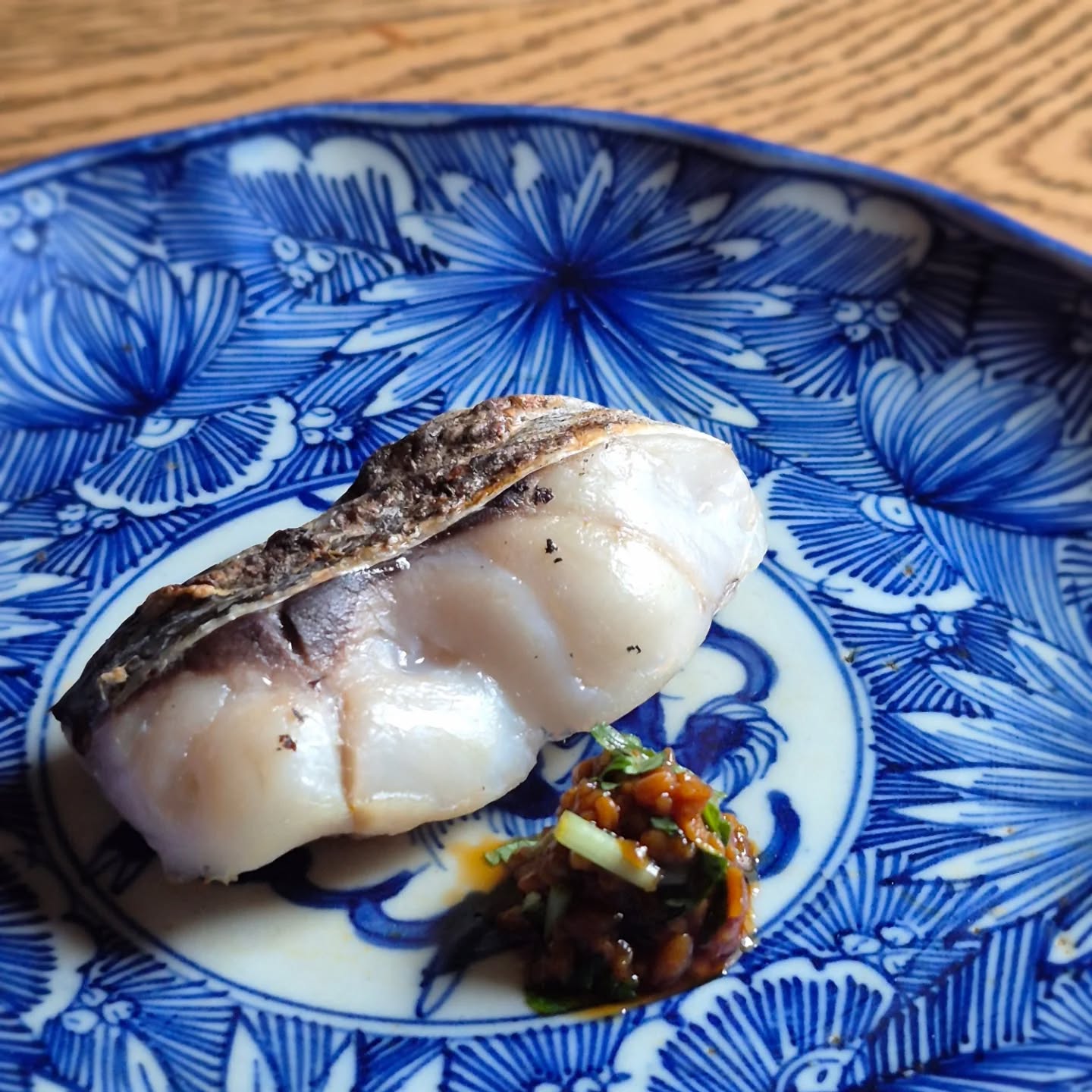 来月の試作
「真鱈昆布締め焼き」

来月の魚料理、色々とこねくりまわしましたがシンプルなところに落ち着きそうです

冬の魚、真鱈を昆布締めにして焼き上げます
添えたのは自家製の醤油麹にミツバを和えたもの
こんなのもたまにはね

※※※※※※※※※※※※※※※※

浦和での両家顔合わせなど節目のお食事や接待
ご家族、友人のグループでのご利用にもおすすめです

ご予約はこちらからどうぞ
https://edisone.jp/agarifuji/

料理とお酒　あがりふじ

浦和区東仲町15-16 1階

定休日　月曜

営業時間
12:00〜23:00　※最終入店21:00
(12:00～17:00は２日前までにご予約お願いします)