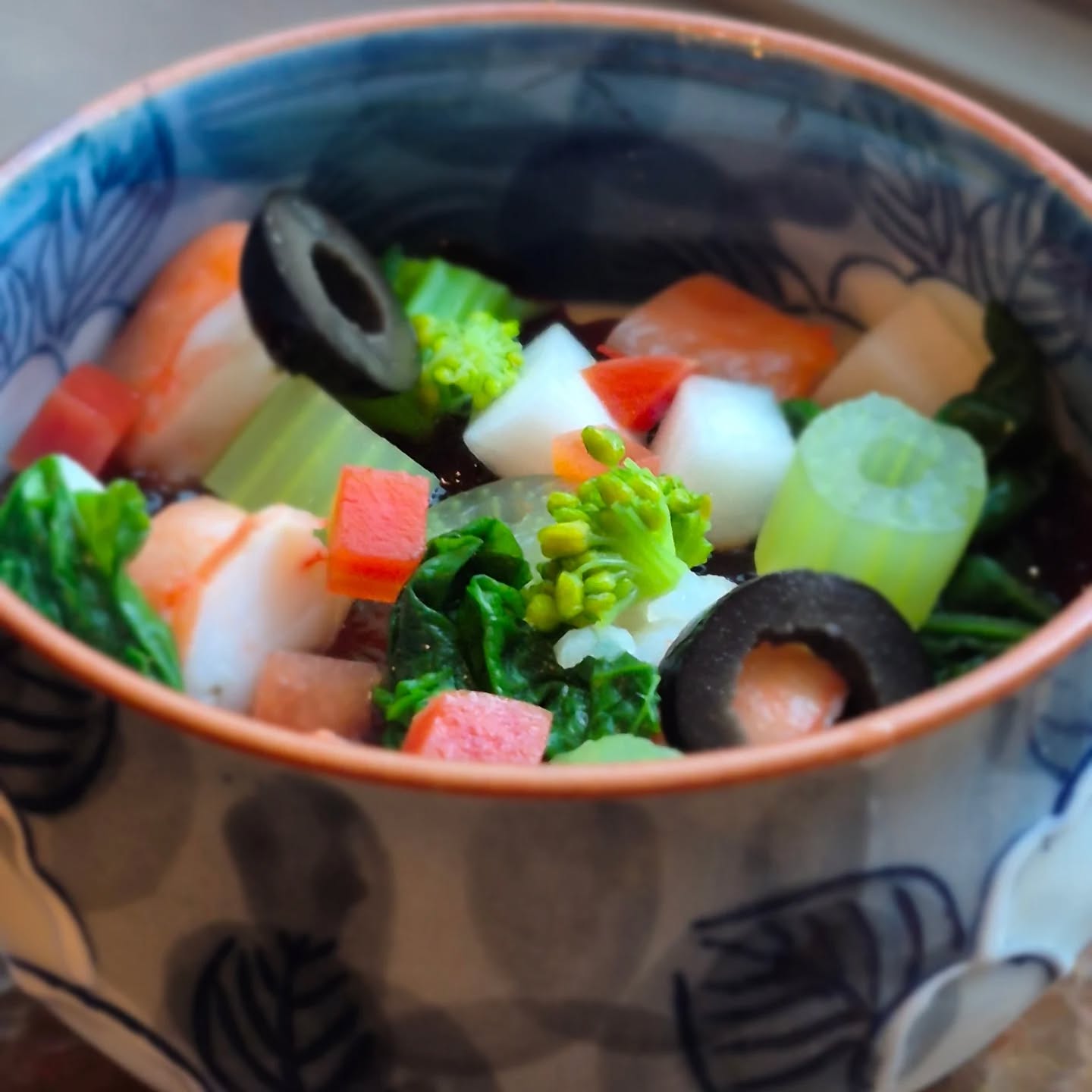 来月の試作
「春野菜サラダ仕立て 甘酒のパンナコッタ」
春野菜のサラダの下に甘酒のパンナコッタとポン酢ジュレがのってます
スプーンでガサッとすくってお召し上がりいただきます
※※※※※※※※※※※※※※※※
浦和での両家顔合わせなど節目のお食事や接待
ご家族、友人のグループでのご利用にもおすすめです
ご予約はこちらからどうぞ
https://edisone.jp/agarifuji/
料理とお酒 あがりふじ
浦和区東仲町15-16 1階
定休日 月曜
営業時間
12:00〜23:00 ※最終入店21:00
(12:00~17:00は2日前までにご予約お願いします)