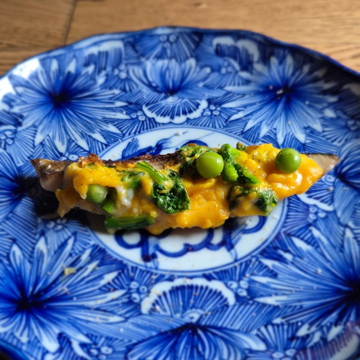 来月の試作
「鰆菜種焼き」
鰆の幽庵焼きの上にスクランブルエッグのような玉子と菜の花などをのせて焼き上げます
商品としてお出しするときはここに少し甘めの餡をかけてお出しいたします
春を先取りした一品です
※※※※※※※※※※※※※※※※
浦和での両家顔合わせなど節目のお食事や接待
ご家族、友人のグループでのご利用にもおすすめです
ご予約はこちらからどうぞ
https://edisone.jp/agarifuji/
料理とお酒 あがりふじ
浦和区東仲町15-16 1階
定休日 月曜
営業時間
12:00〜23:00 ※最終入店21:00
(12:00~17:00は2日前までにご予約お願いします)