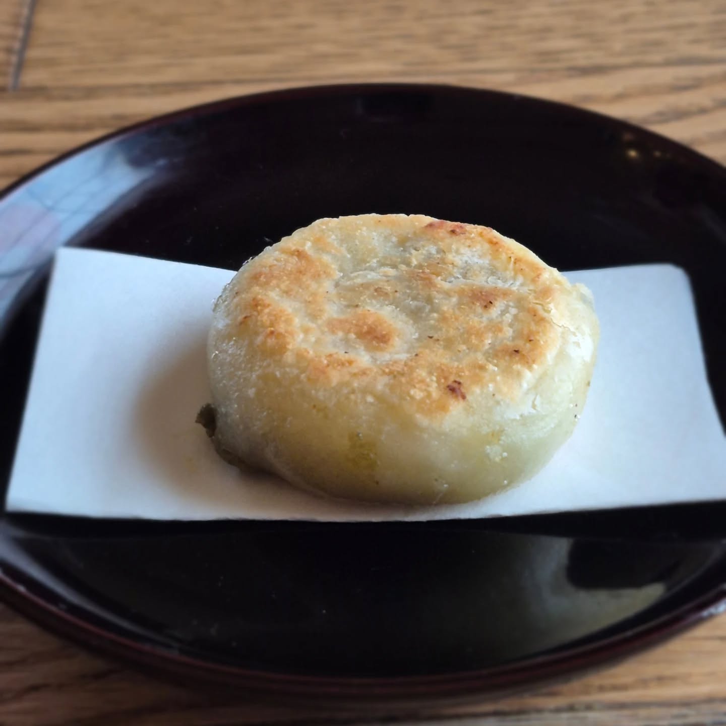 来月の試作
「おやき」

今年のおやきは生地を少し変えて中華の葱油餅の作り方を参考につくります
通常のおやきより食感が軽く食べやすくできてるかなと
中身の餡は空豆のペーストを考えてますがまだ未定。

※※※※※※※※※※※※※※※※

浦和での両家顔合わせなど節目のお食事や接待
ご家族、友人のグループでのご利用にもおすすめです

ご予約はこちらからどうぞ
https://edisone.jp/agarifuji/

料理とお酒　あがりふじ

浦和区東仲町15-16 1階

定休日　月曜

営業時間
12:00〜23:00　※最終入店21:00
(12:00～17:00は２日前までにご予約お願いします)