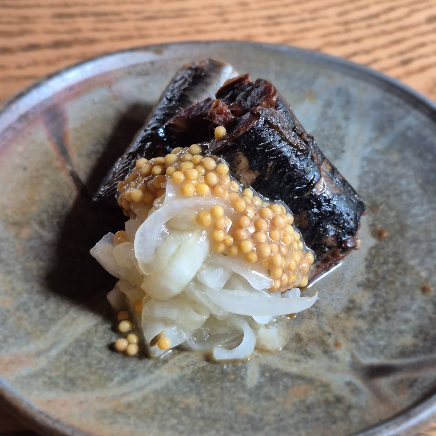 来月の試作
「鰯旨煮 新玉ねぎラペ」
柔らかく炊いた鰯と新玉ねぎでつくるラペの取り合わせです。
甘辛い鰯にさっぱりしたラペがよく合います
お酒ののみたくなる一品です
※※※※※※※※※※※※※※※※
浦和での両家顔合わせなど節目のお食事や接待
ご家族、友人のグループでのご利用にもおすすめです
ご予約はこちらからどうぞ
https://edisone.jp/agarifuji/
料理とお酒 あがりふじ
浦和区東仲町15-16 1階
定休日 月曜
営業時間
12:00〜23:00 ※最終入店21:00
(12:00~17:00は2日前までにご予約お願いします)