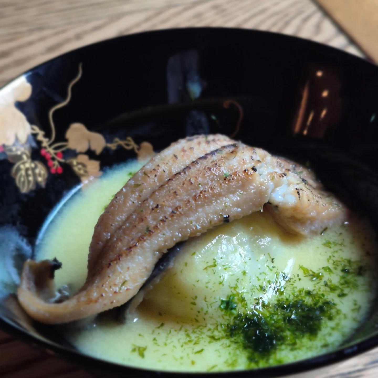 来月の試作
「煮穴子 ご飯 とうもろこしすりながし」
煮穴子とご飯をとうもろこしのすりながしで食べる感じ 汁かけご飯ってかんじでしょうか
写真下手くそですけど美味しいと思います
※※※※※※※※※※※※※※※※
浦和での両家顔合わせなど節目のお食事や接待
ご家族、友人のグループでのご利用にもおすすめです
ご予約はこちらからどうぞ
https://edisone.jp/agarifuji/
料理とお酒 あがりふじ
浦和区東仲町15-16 1階
定休日 月曜
営業時間
12:00〜23:00 ※最終入店21:00
(12:00~17:00は2日前までにご予約お願いします)